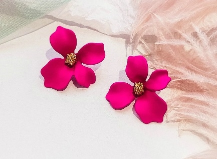 Smukke øreringe med blomster i pink med guld midte